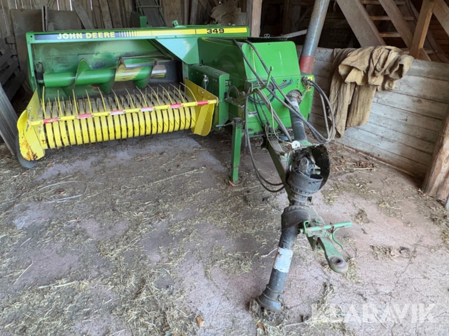 Småbalspress John Deere 349