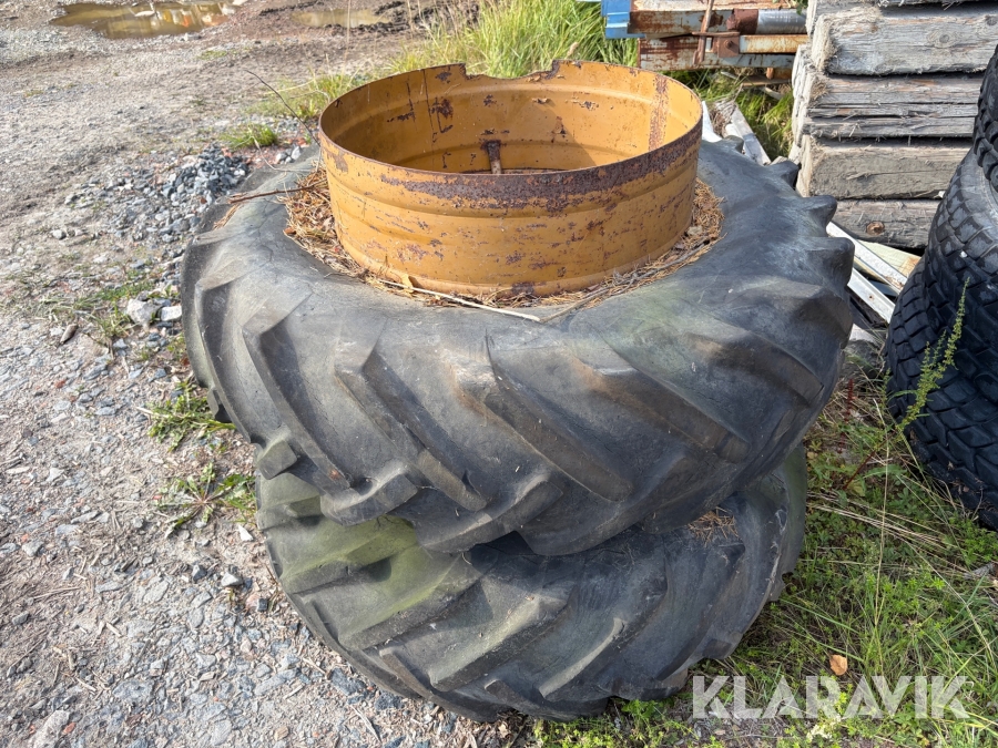 Dubbelmontage fram Goodyear 14.9/13-28 2st