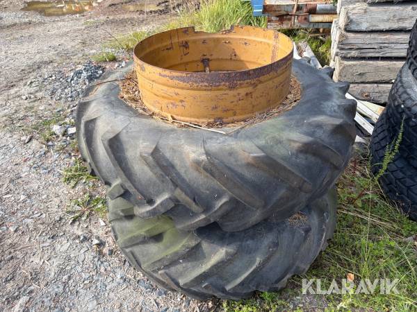 Dubbelmontage fram Goodyear 14.9/13-28 2st
