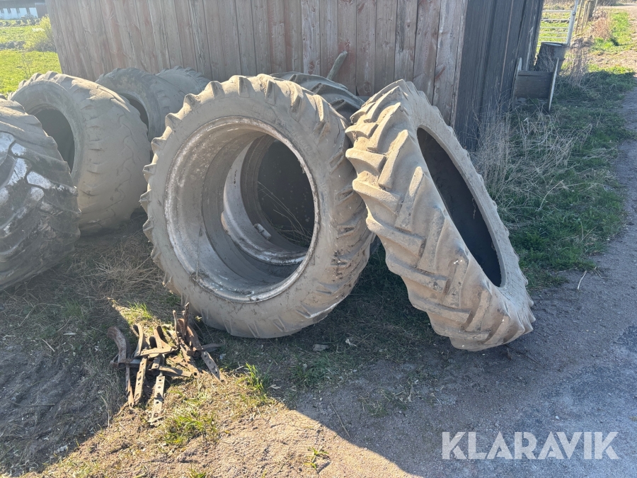 Dubbelmontage Trelleborg 13.6-38 2st med Spännare & extra däck