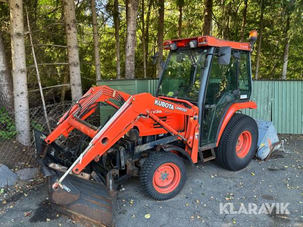 Redskapsbärare/traktor Kubota STV36 med redskap