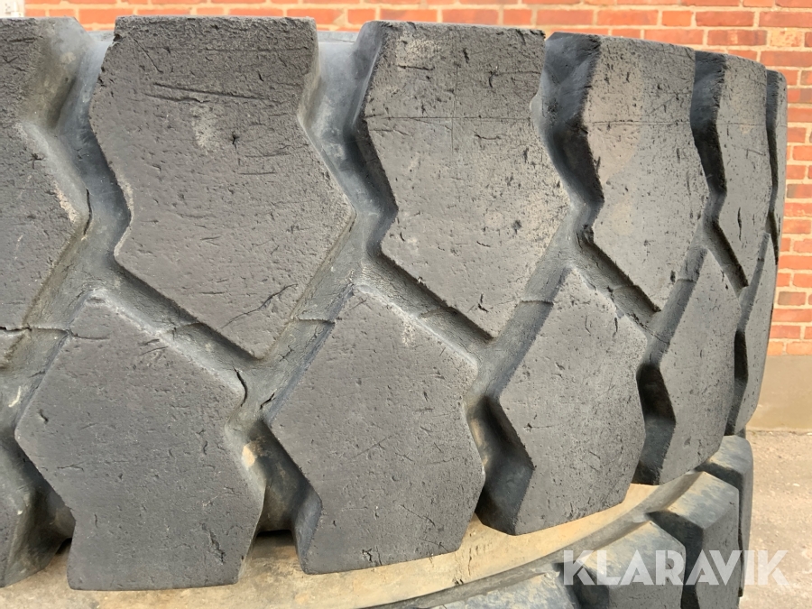 Entreprenadhjul 10.00-20 4 st