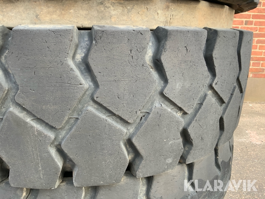 Entreprenadhjul 10.00-20 4 st