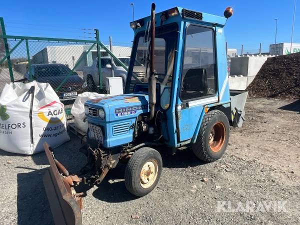 Kompakttraktor Hinomoto E150D vinterutrustad