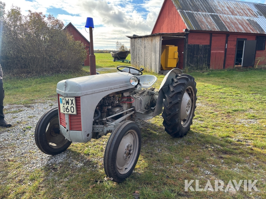 Veterantraktor Massey Ferguson Grålle