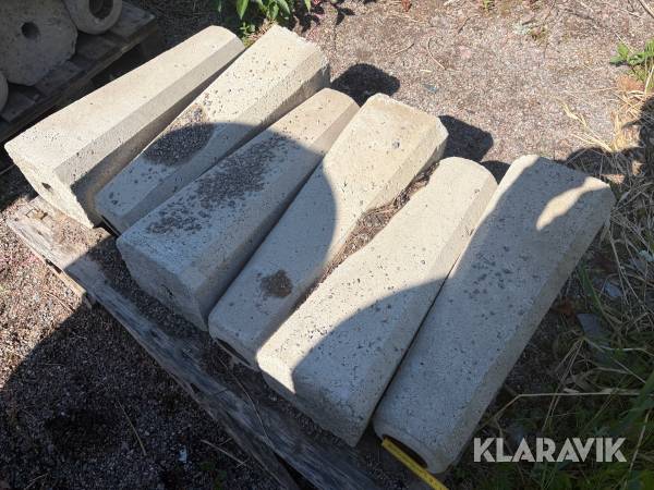 Betongfundament för belysningsstolpar