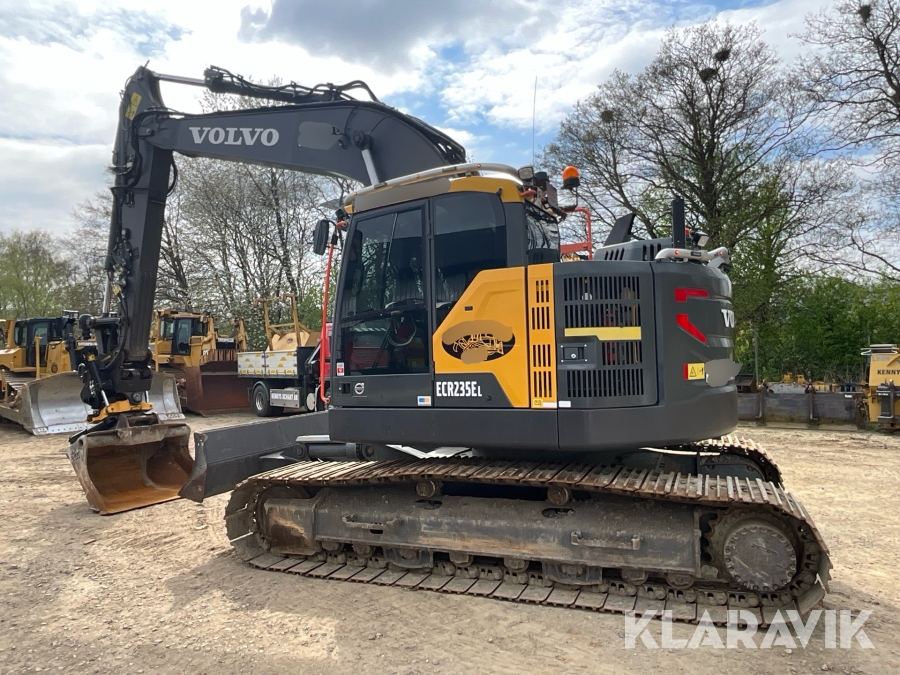 Grävmaskin Volvo ECR235E med grävsystem