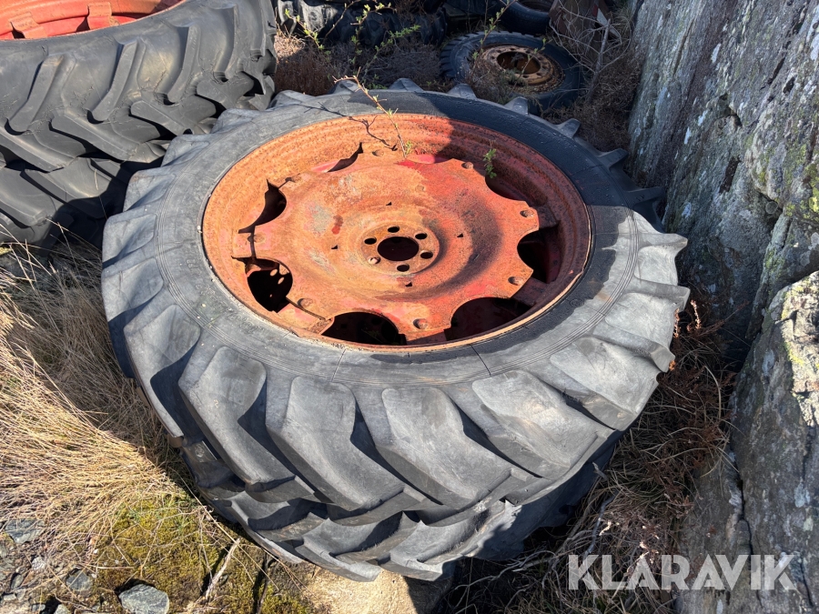 Lantbruksdäck till Volvo 13.6-12 R36