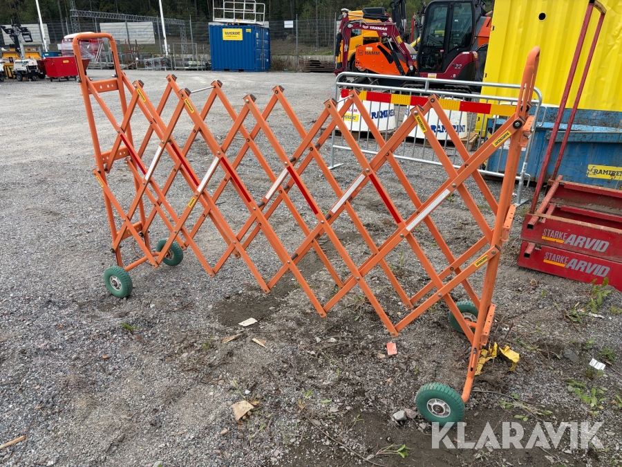 Mobil utdragbar avspärrningsgrind på hjul