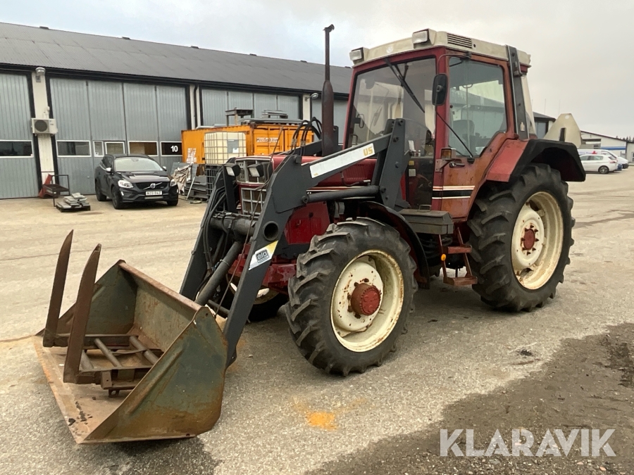 Traktor International 844 XL med lastare