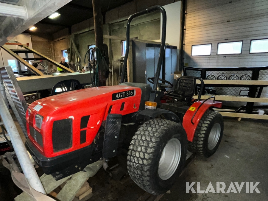 Kompakttraktor AGT 835