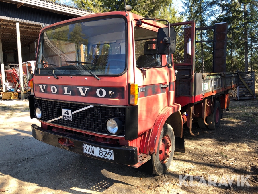 Lastbil Volvo F407 Med hydrauliska uppkörningsramer
