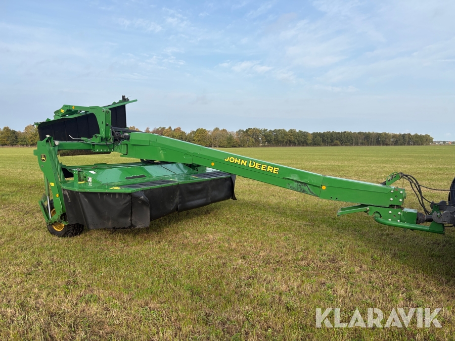 Slåtterkross John Deere 735 med centrumdrag & matta
