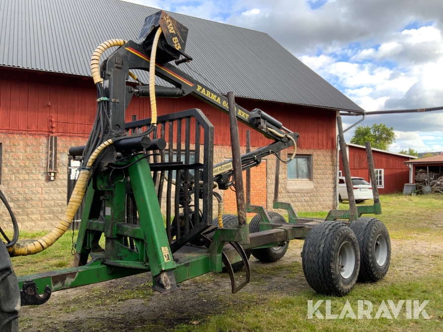 Skogsvagn Farma med kran och ramstyrning