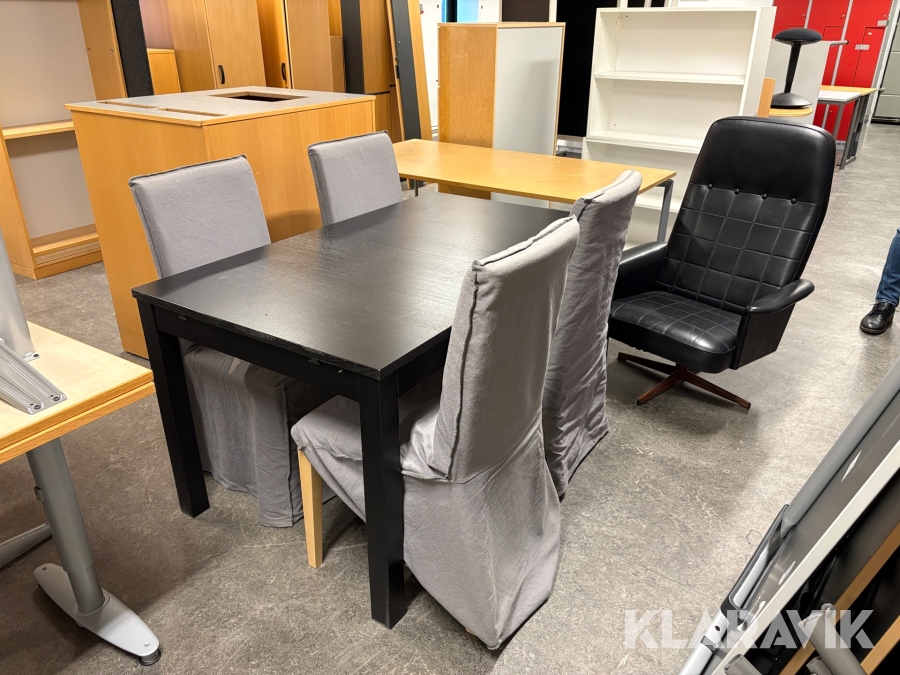 Matsalsbord med 4 st stolar och fåtölj