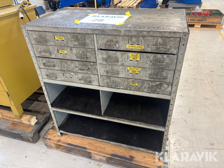 Sortimentshylla med maskinskruv