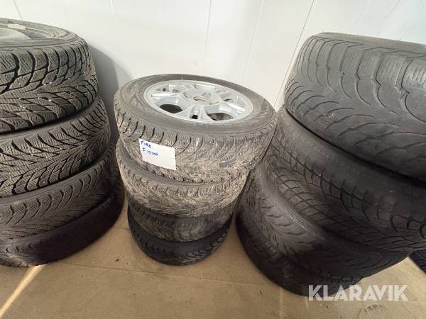 Året runt-däck med fälg Nokian Hakkapeliitta R2 Ford Fiesta 175/65R14 4st