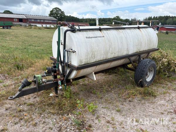 Vattentank bogserad med pump 3000L
