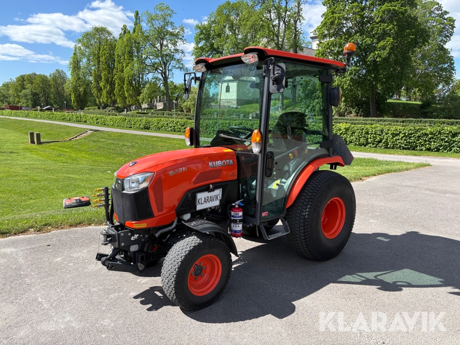 Traktor Kubota B2311 med frontlyft