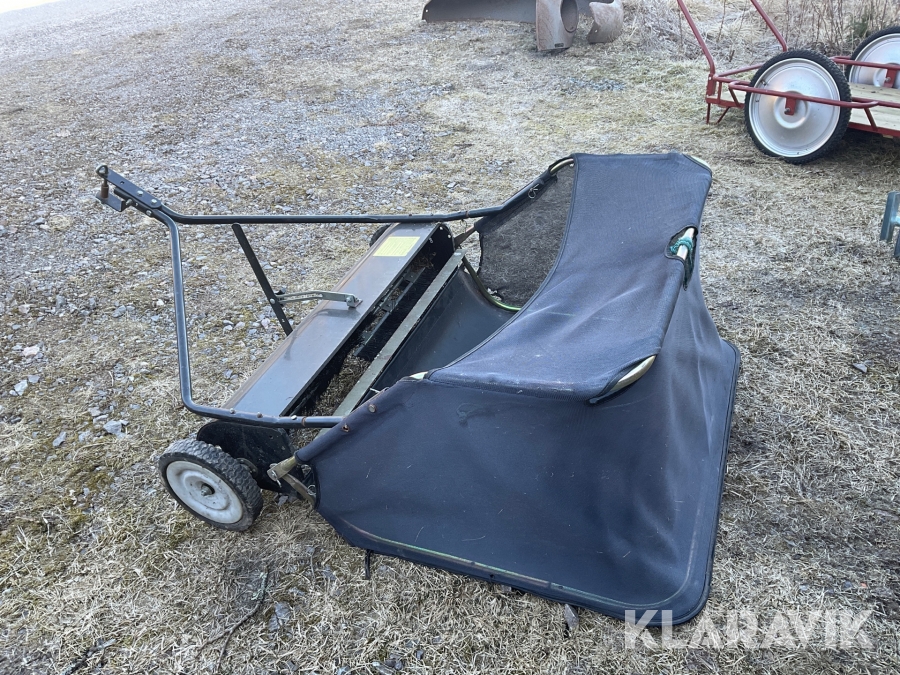 Gräsuppsamlare till åkgräsklippare  