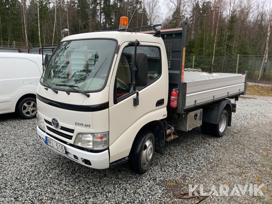 Lätt lastbil Toyota Dyna 150 med tippflak