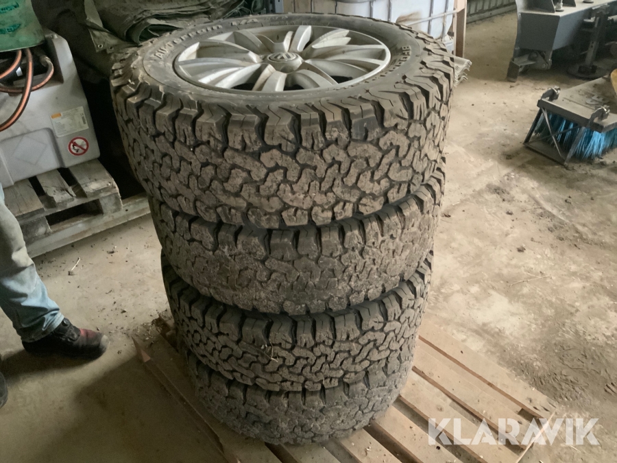 Däck med fälg 265/65 R 18 till Volkswagen Amarok