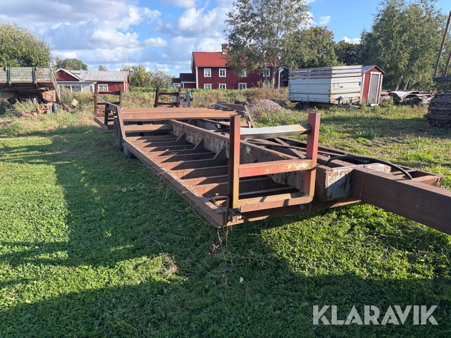Maskintrailer bromsad