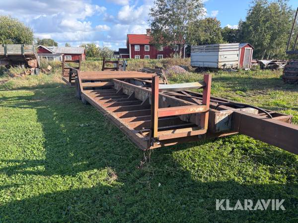 Maskintrailer bromsad