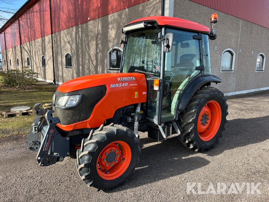 Traktor Kubota M8540 Narrow