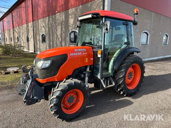 Traktor Kubota M8540 Narrow