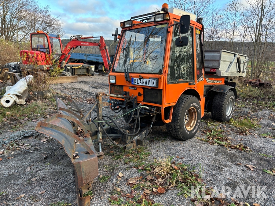 Arbetsfordon Holder C 9700H med plog och spridarflak