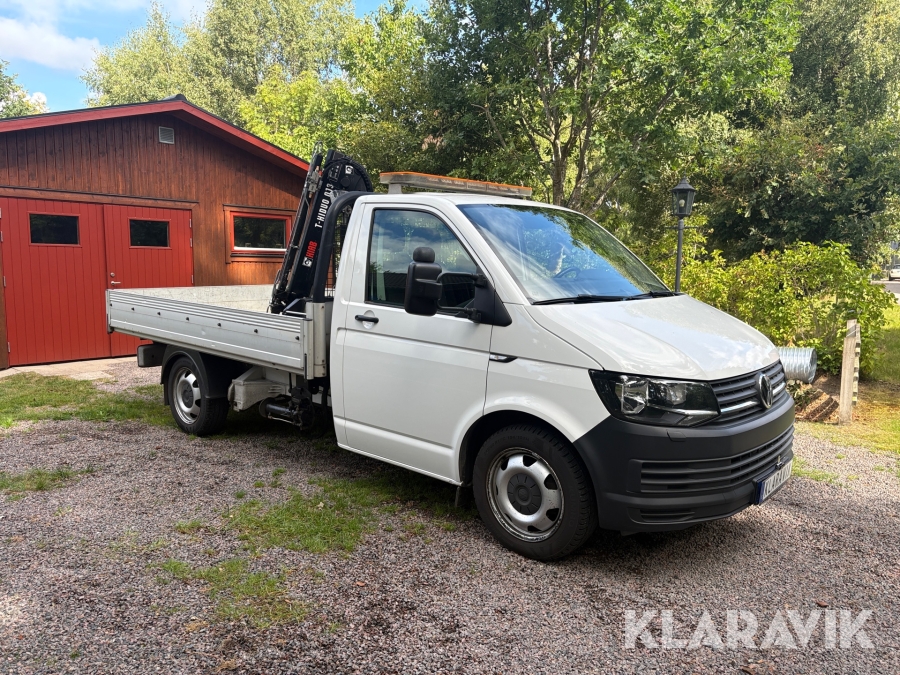 Flakbil Volkswagen Transporter med kran