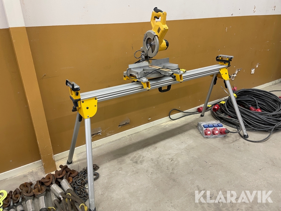 Sågmaskin Dewalt DW777-QS med sågbord DE7023-XJ