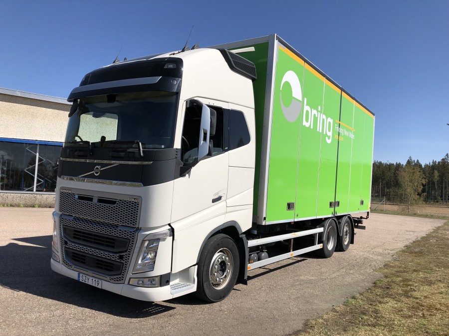 Skåpbil Volvo FH13 6x2 -15 (nybesiktigad)