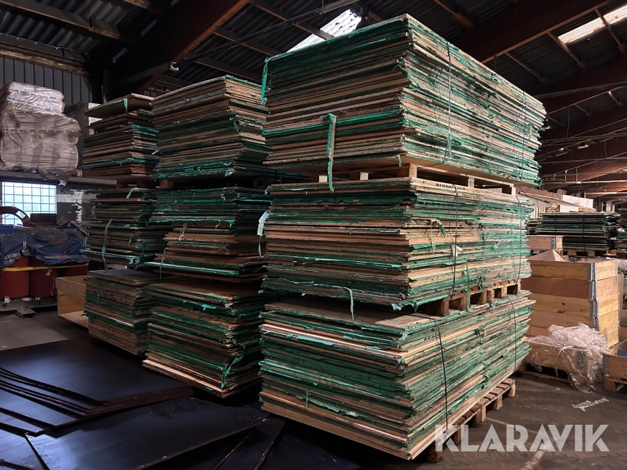 Plywood ca 1200 m2, 9 pallar