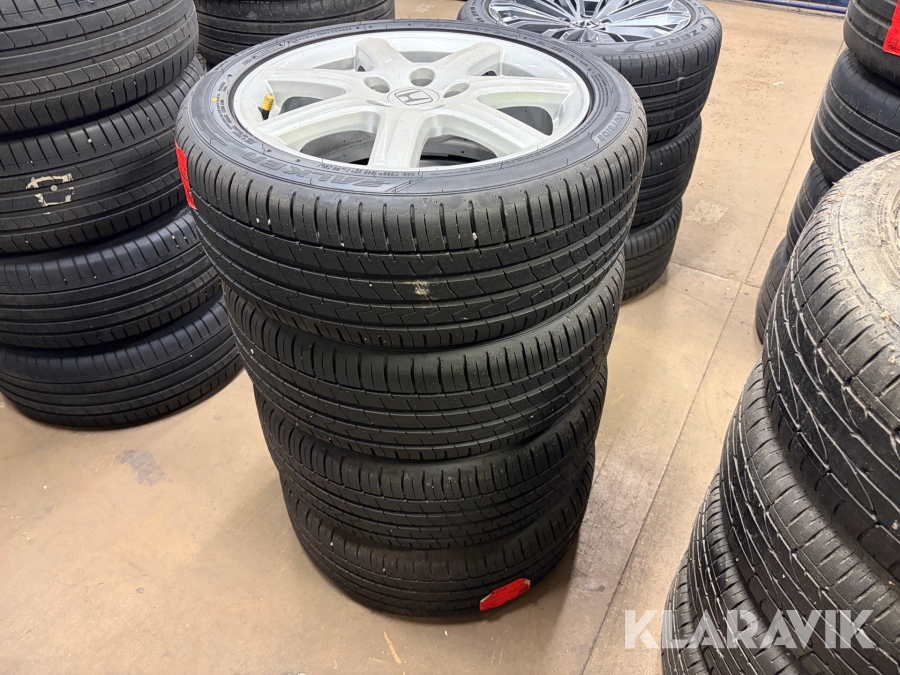 Däck 225/45R17 Falken Ziex Ze310 med fälgar 