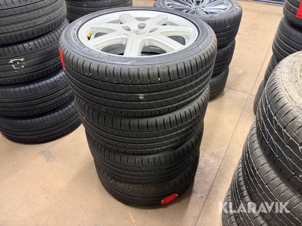 Däck 225/45R17 Falken Ziex Ze310 med fälgar 
