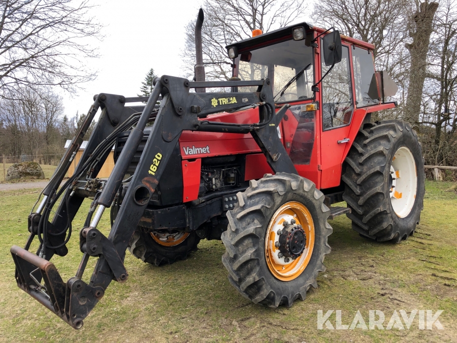 Traktor Valmet 805 med frontlastare