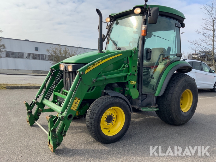 Kompakttraktor John Deere 3720 4WD med lastare och frontlyft