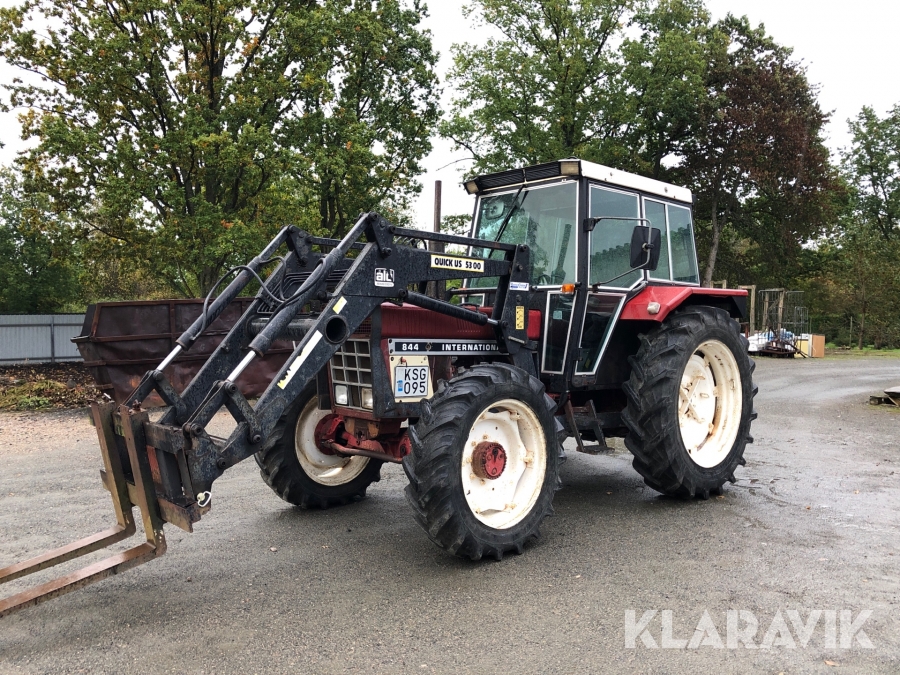 Traktor International 844 S4 med frontlastare