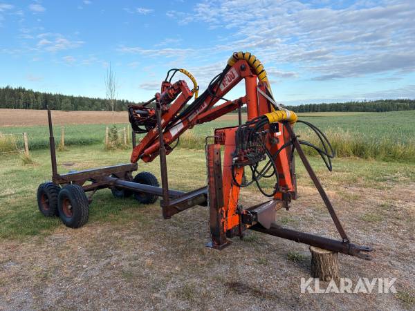 Huggarvagn med kran FMV 1600