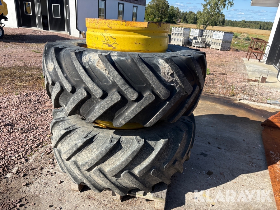 Traktordäck på fälg Alliance 480/70R28 fram 2 st
