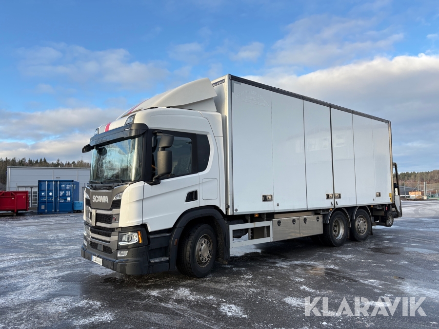 Lastbil Scania P360 med påhängstruck