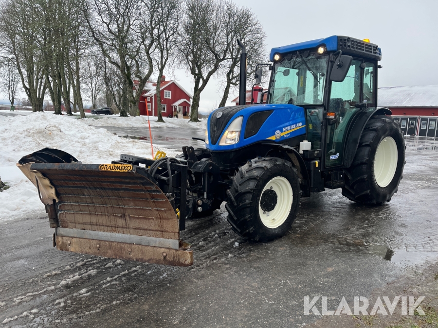 Traktor New Holland T4.100F med vikplog