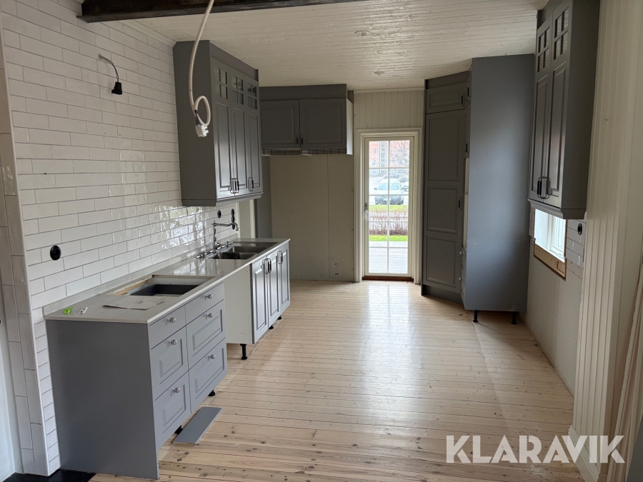 Köksskåp Vedumskök med bänkskiva