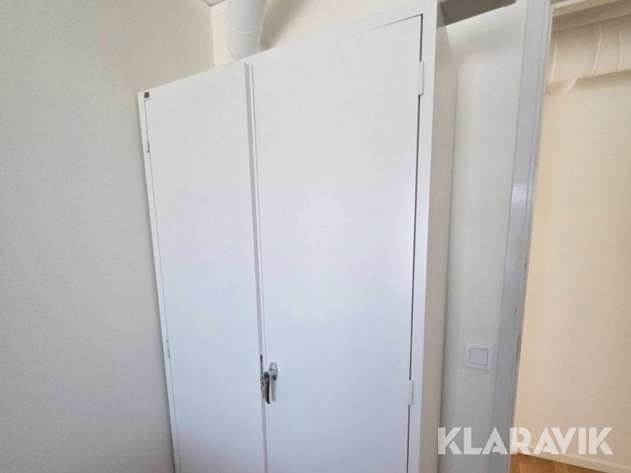 Låsbart plåtskåp