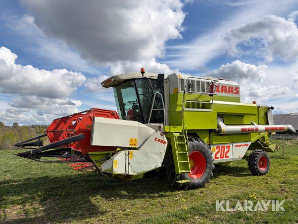 Skördetröska Claas Dominator Mega 202 med 15 fots skärbord