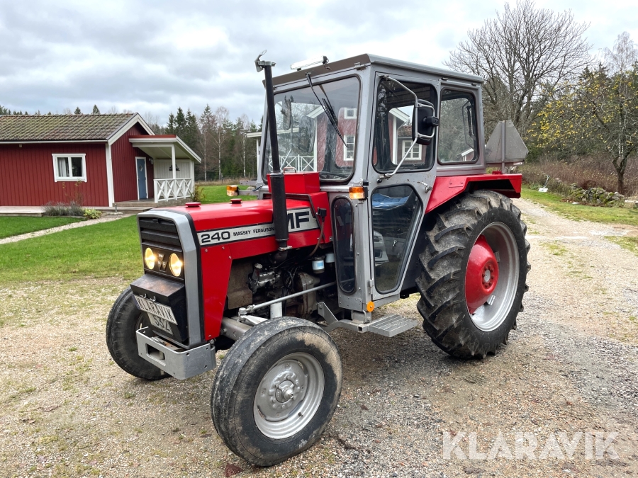 Traktor Massey Ferguson 240-2