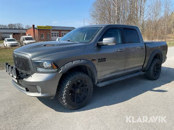Pickup Dogde RAM 1500 Crew Cab 5.7 V8 HEMI 4x4 TorqueFlite