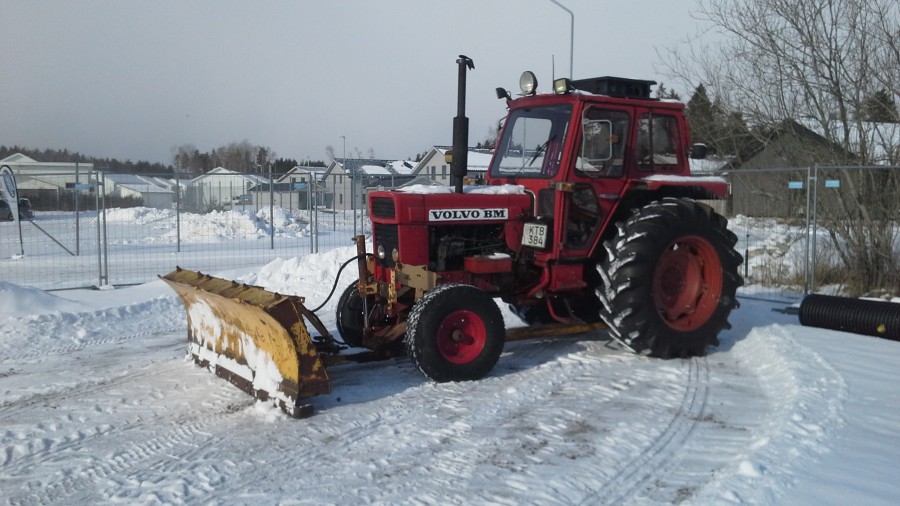 TRAKTOR MED SNÖPLOG